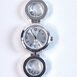 Floating Crystal Silver Tone Quartz Ladies Watch, New Battery